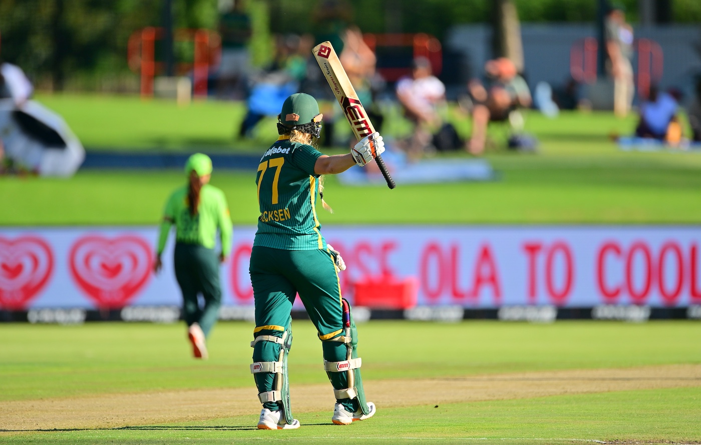 South Africa win ODI series as all-round Dercksen swings high-scoring contest away from Pakistan